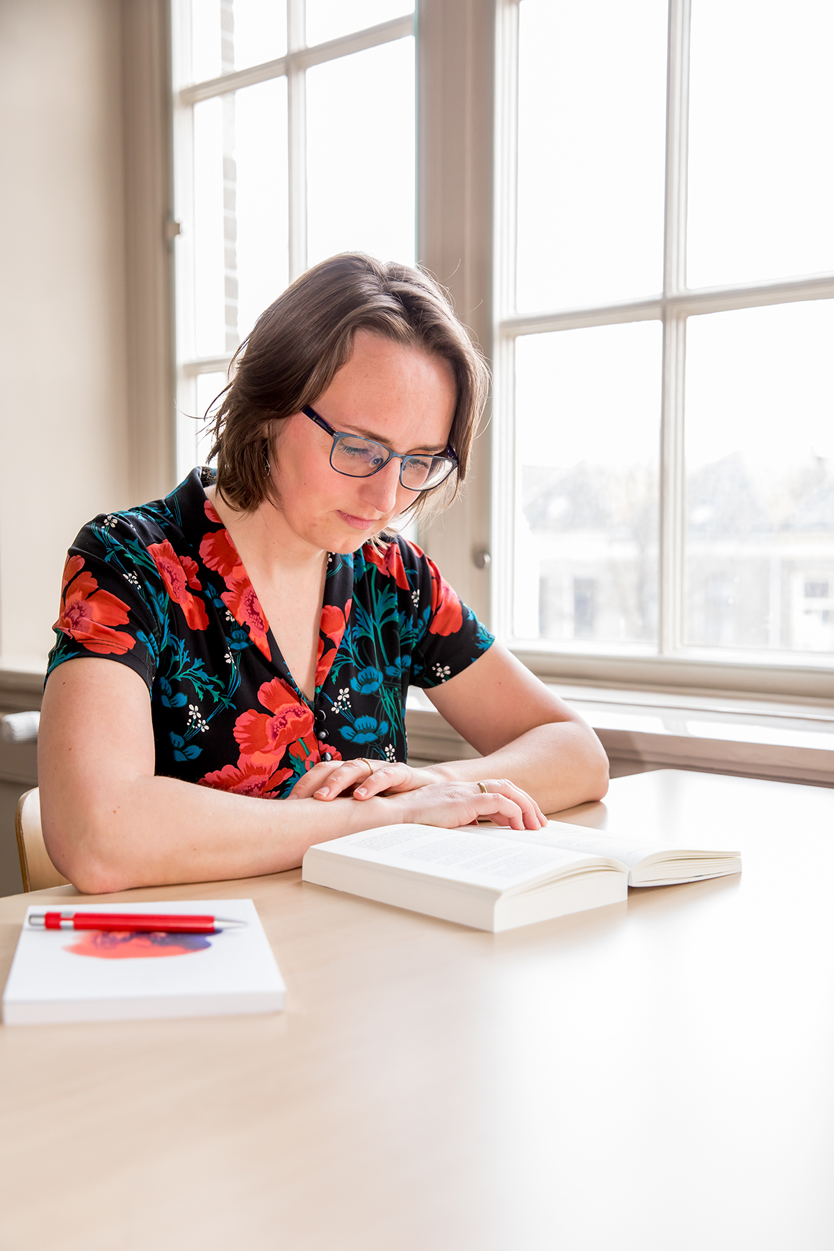 Esther Dekker literatuur foto 1 Foto Tennekes